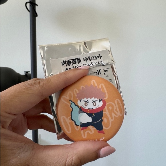Jujutsu Kaisen Itadori Yuuji badge button from Japan - Picture 2 of 2